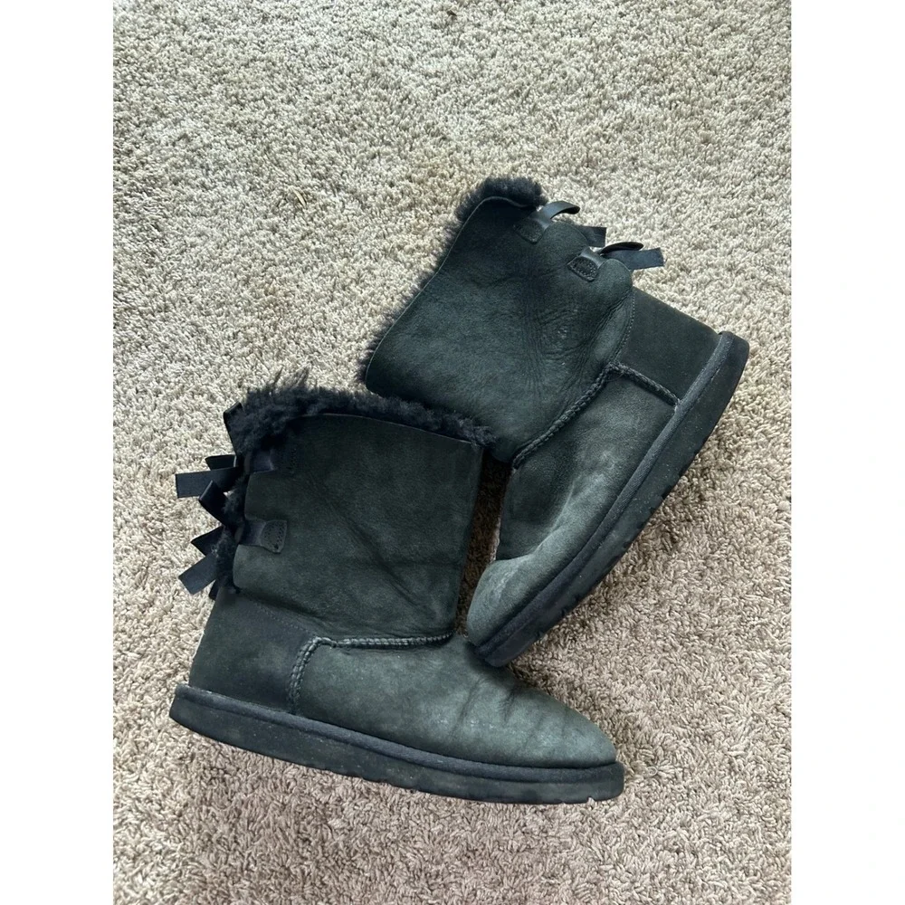 UGG Australia Bailey Bow Black Suede Sheepskin Boots Womens 8 Y2K